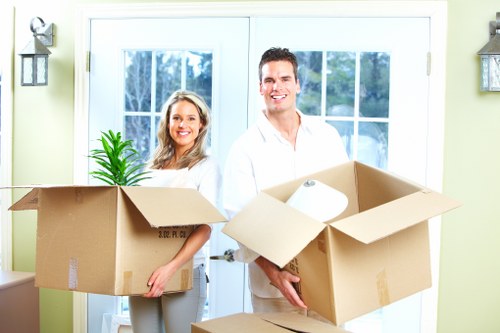 Careful handling of fragile items during a Selhurst house move